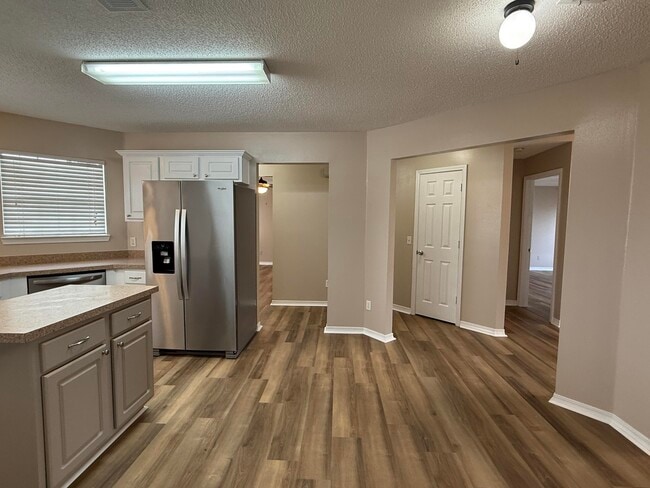 Photo - 280 Limestone Cir