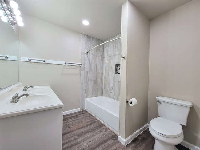 Building Photo - 6715 Gwyneth St Rental