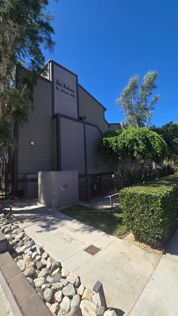 1116 E Palmer Ave