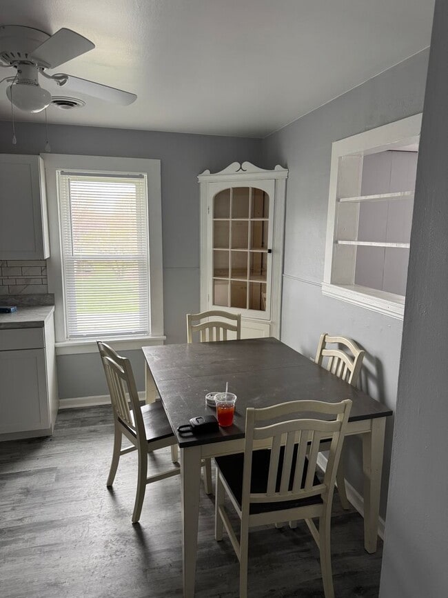 Photo - 2nd floor 2 bedroom 1 bath unit