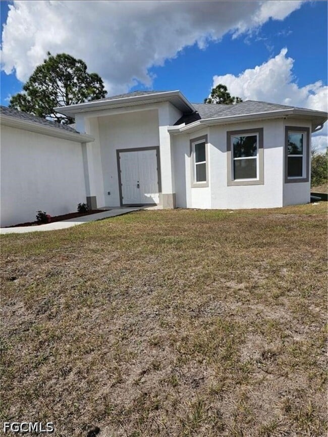 Photo - 1147 Antonio St E