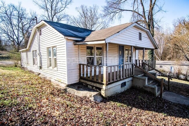 Building Photo - 1138 Valley Dr SW