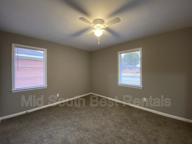 Photo - 3076 Beauchamp Dr