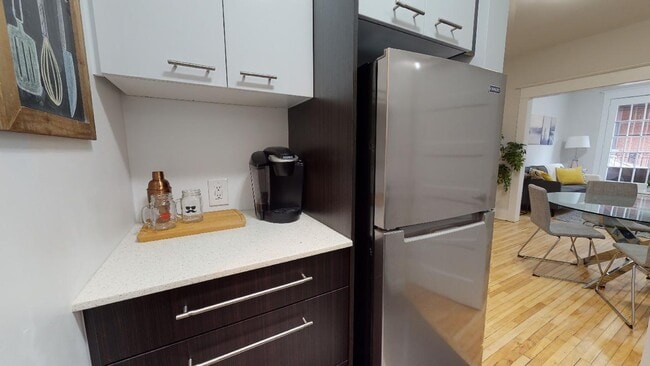 Photo - 2054 Claremont