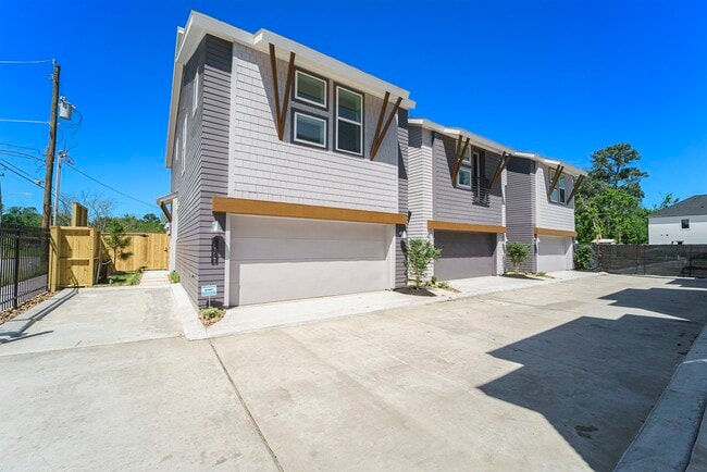 Building Photo - 864 Paul Quinn St