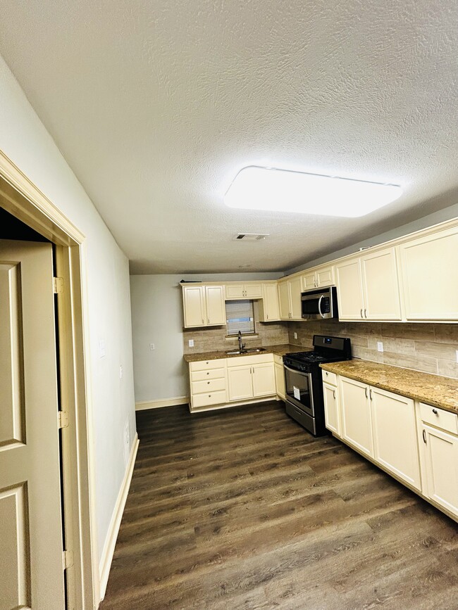 Photo - 5767 Belcrest St