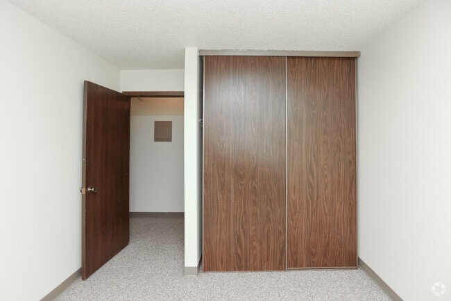 2BR, 1BA - 864SF