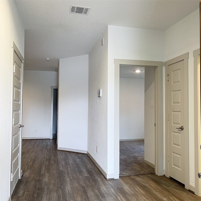 Photo - 6814 Bradford Ter Rd