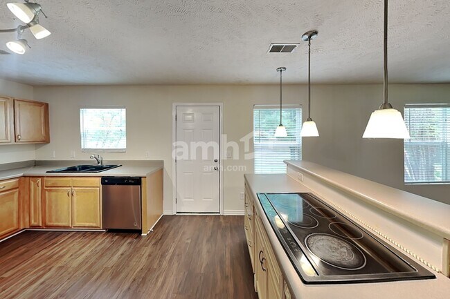Photo - 2651 Sutherland Dr