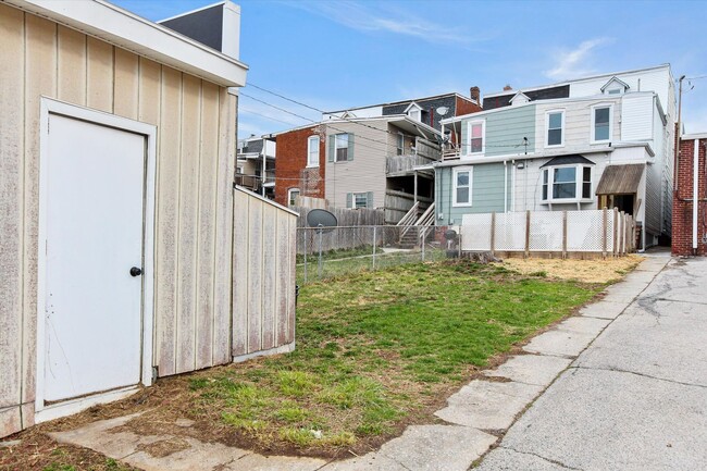 Photo - 1020 N George St