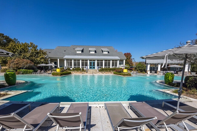 Casas Lone Oak - Lullwater Apartments