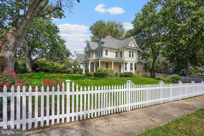 Photo - 1503 Russell Rd