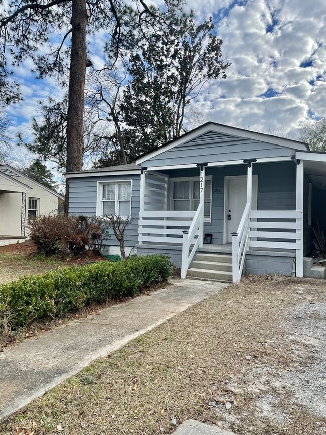 Photo - 2 Bed / 2 Bath with office space Home for Rent – Renovated Kitchen & Fenced Backyard