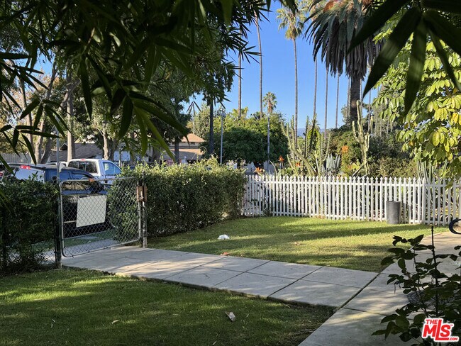 Photo - 446 S St Louis St