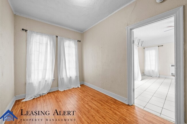 Photo - 108 S Cummings St