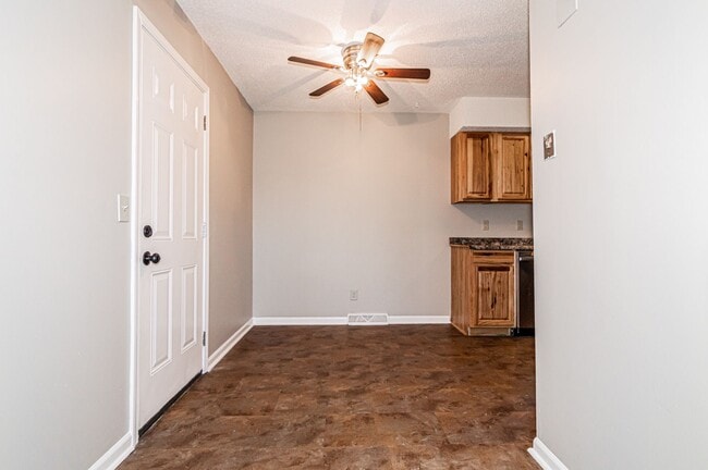 1369 Parkside Dr