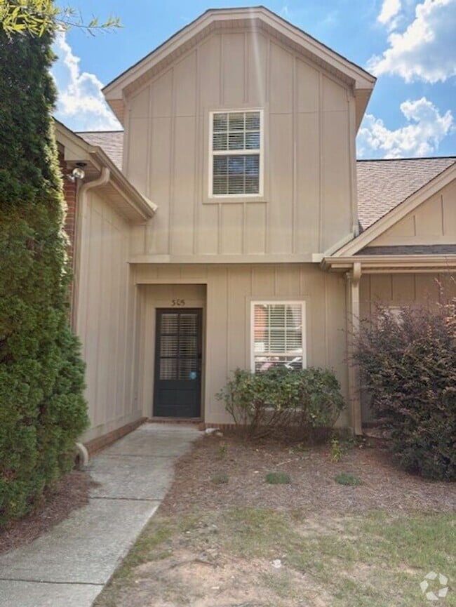 Building Photo - Spacious 3 bedroom 2.5 bath Condo in the h...