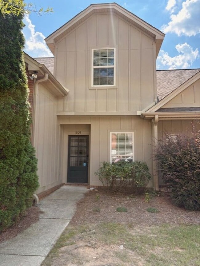 Spacious 3 bedroom 2.5 bath Condo in the h... - Spacious 3 bedroom 2.5 bath Condo in the h...