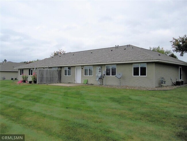 Photo - 626 W 8th St