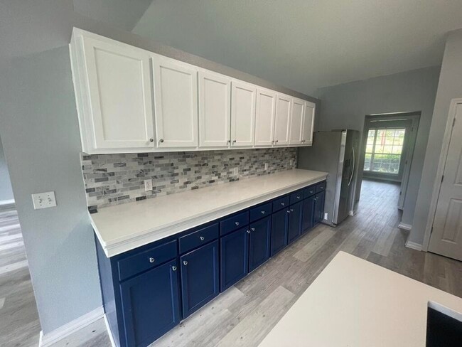 Photo - 427 Triton St