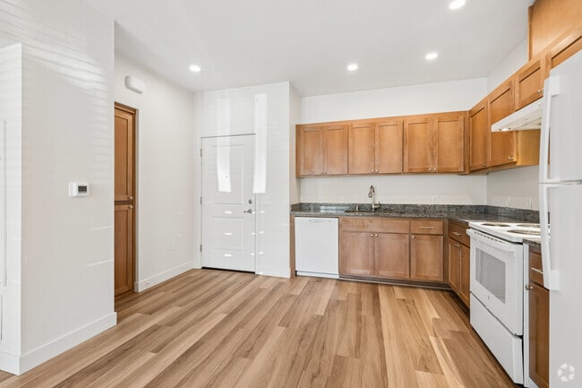 1BR, 1BA - 597SF - Dining Room