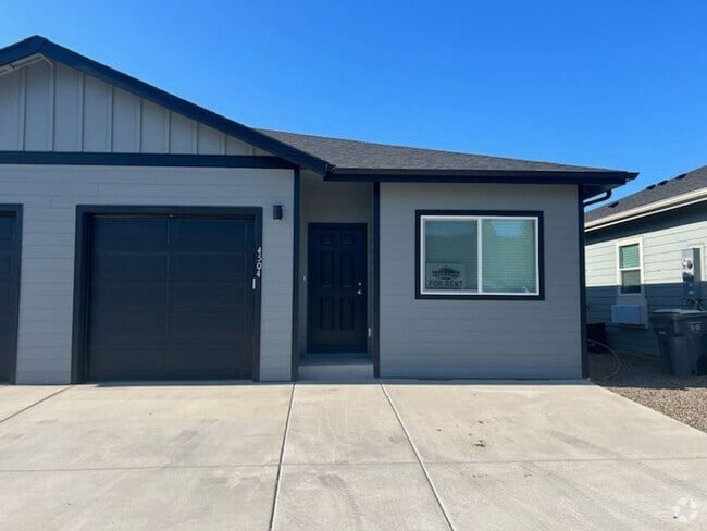 Building Photo - 3-bedroom 2-bath Duplex Rental