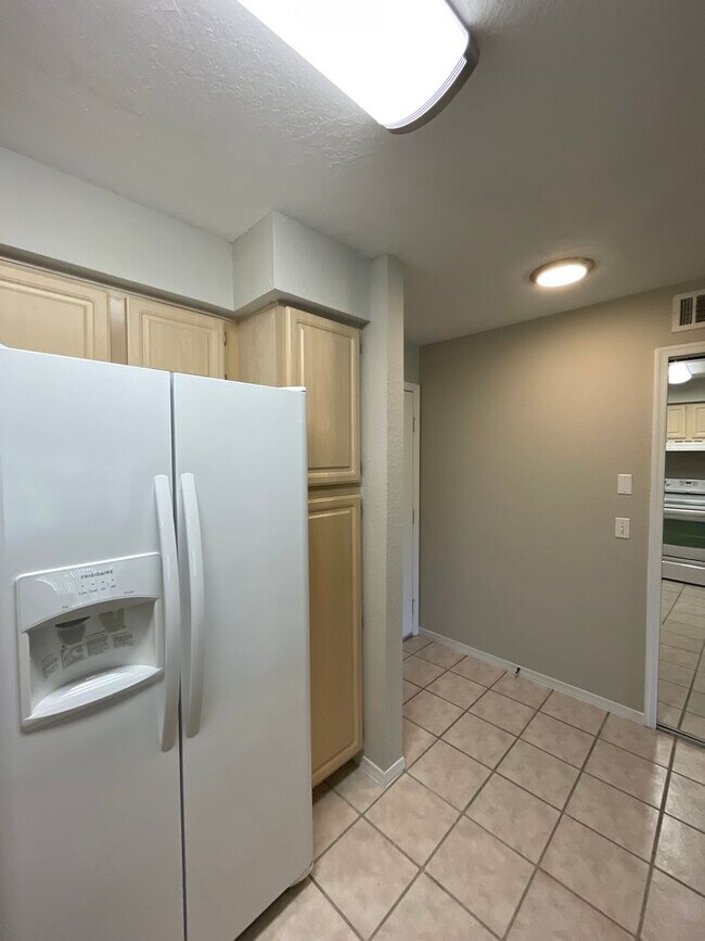 Photo - 2Bdrm 2Bath in Hunters Creek -- Fresh Pain... Unidad 925