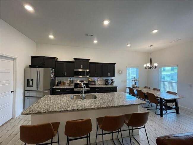 Photo - 2415 England Ln