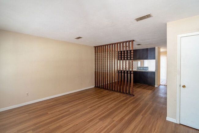 Photo - 3103 Pontiac Dr