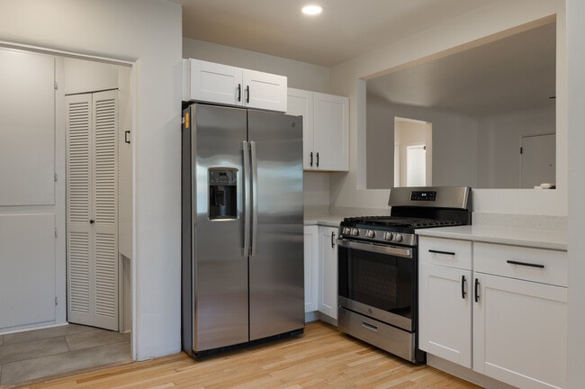 Photo - 205 Richmond Dr SE