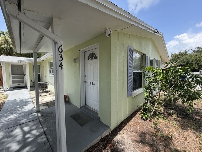 Photo - Location! Charming 2/1 near Downtown Dunedin