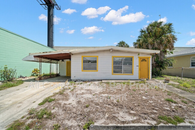 Building Photo - 1541 W La Salle St Rental