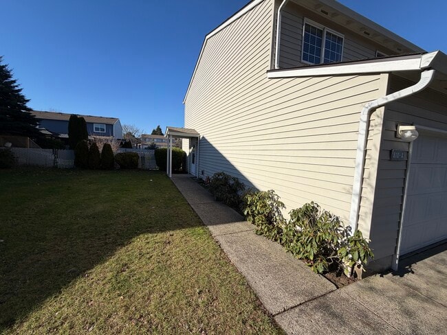 Photo - 810 SE 153rd Ave