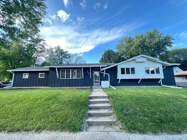 Building Photo - Modern 3+ Bedroom House in Cooper School N...