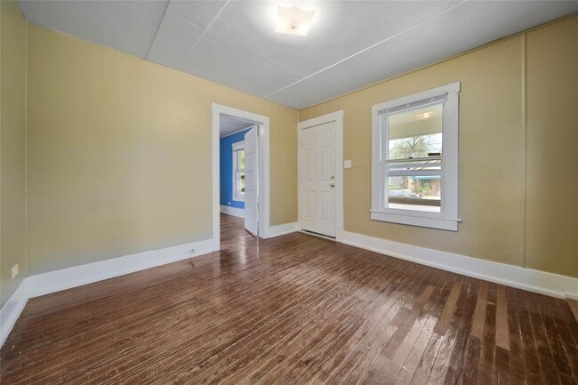 Photo - 3301 Dennis St