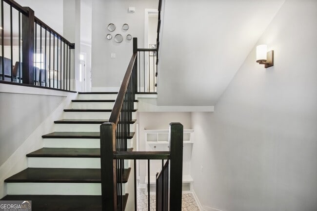 Photo - 692 Drewry St NE