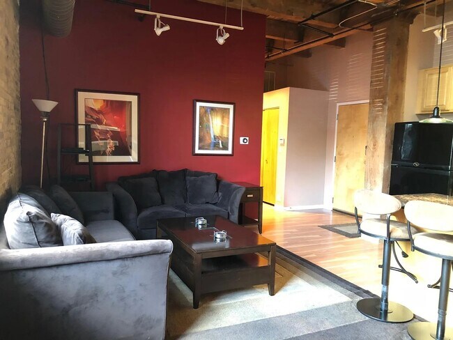 Photo - 1740 N Maplewood Ave Unit 116
