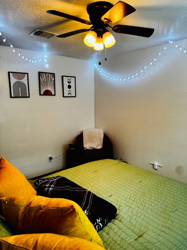 Guest bedroom - 1702 Grand Park Dr