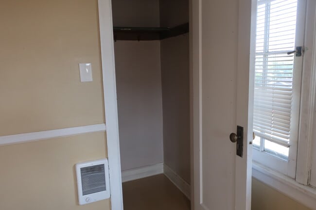 Photo - 527 Yakima St Apartments Unit L