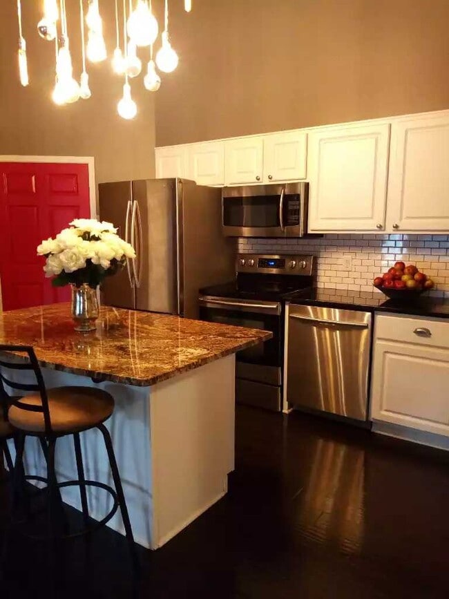 Kitchen - 2012 11th Ave SE Unit D