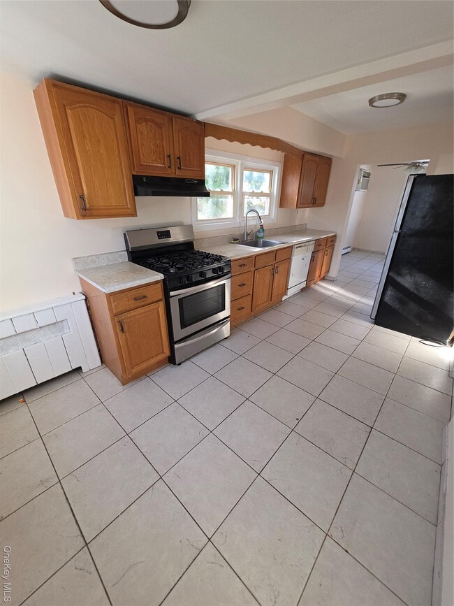 Photo - 1075 Harrison St