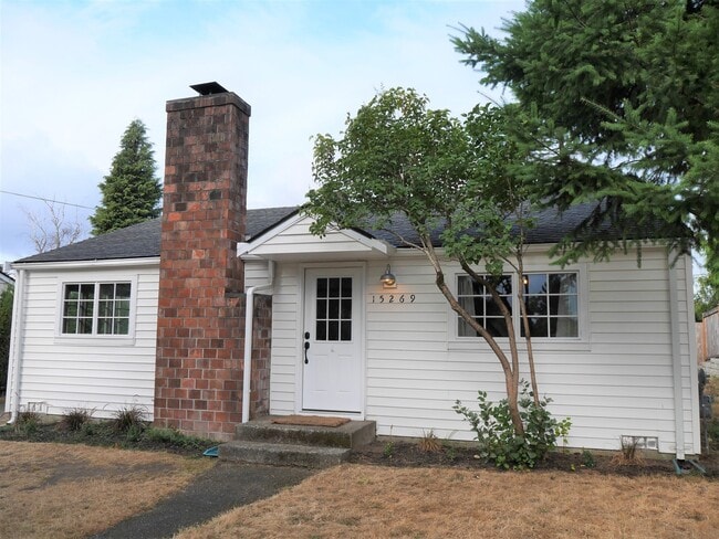 Building Photo - Charming Remodeled 2 Bedroom Shoreline Home
