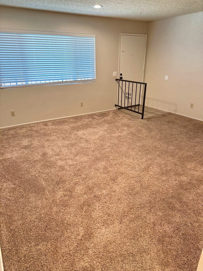 Photo - 961 W 18th St Unidad 3