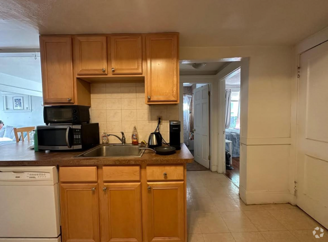 Building Photo - 223 Summer St Unit 2L Rental
