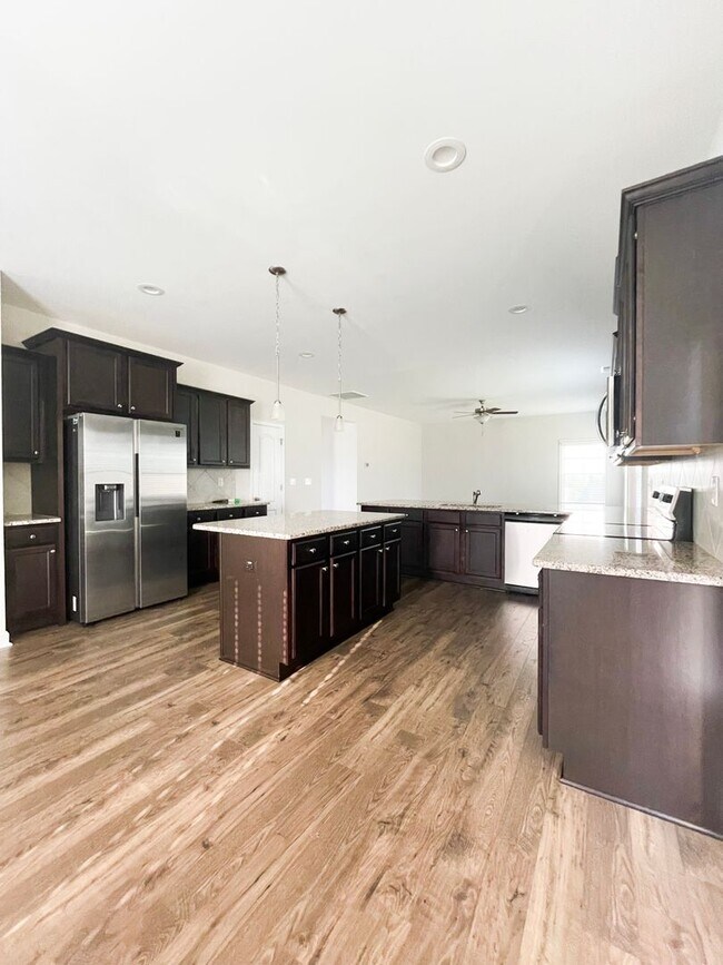Photo - Coming Soon!! 3 Bedroom 2.5 Bathroom - Pets Okay