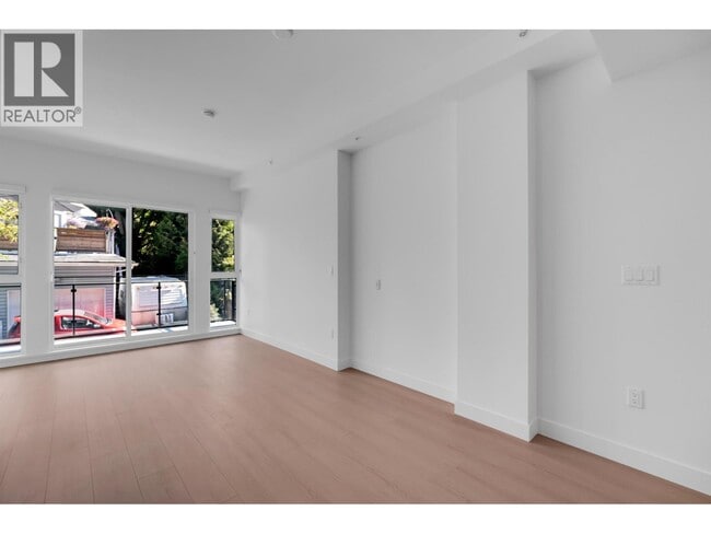 422 E 3rd St Unit 2XX