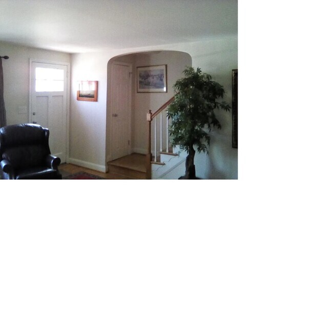 Photo - 7028 Heathfield Rd