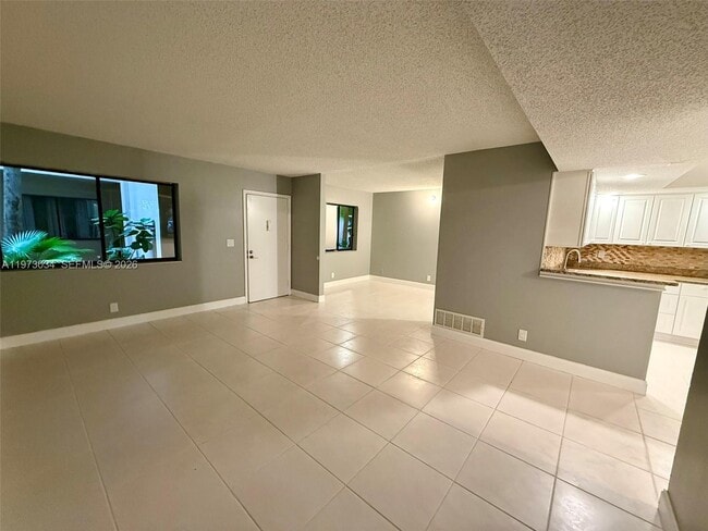 Photo - 5220 Las Verdes Cir Unit 114