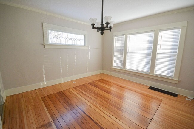 Photo - Lovely home in the heart of Kutzky Park!