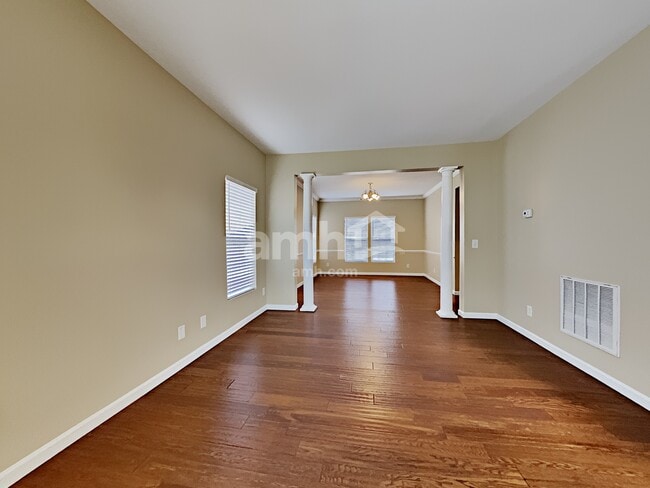 Photo - 1048 Oakhall Dr